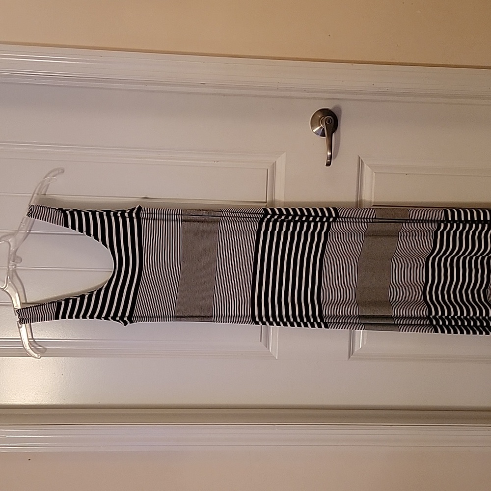 Long Maxi Dress. Size Small